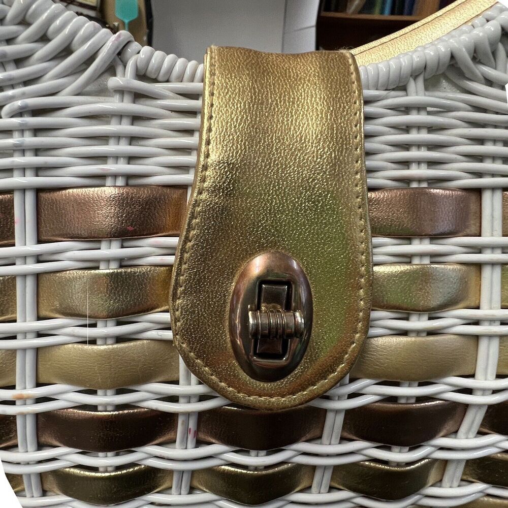 Vintage White Wicker Handbag With Copper & Gold Faux Leather Stripes - Picture 3 of 7